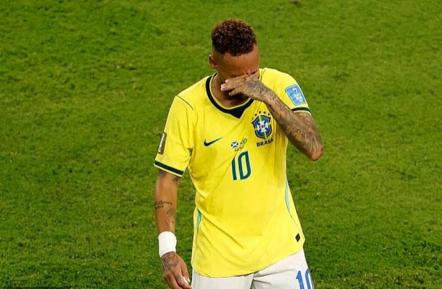 Neymar, tak kuasa menahan air mata usai pertandingan setelah debut lagi bersama Brasil menghadapi Skotlandia. (Foto: Gettyimages)