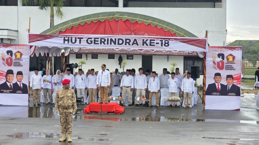 Agus Haris, Ketua DPC Gerindra Bontang saat memimpin apel peringatan HUT Gerindra di Stadion Bessai Berinta (Rahmadani/Korankaltim.com)