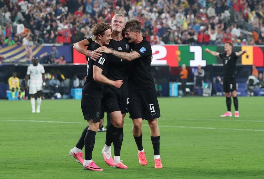 Erling Haaland (tengah), kembali mencetak dua gol dalam kemenangan Norwegia atas Senegal. (Foto: Reuters)