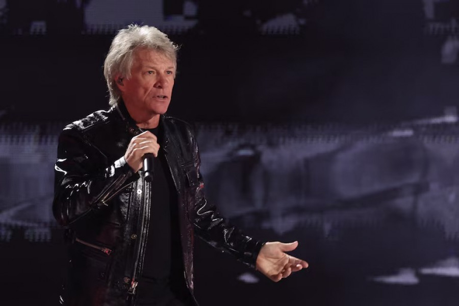 Jon Bon Jovi saat menjelaskan lagu "It's My Life" dalam wawancara dan menyampaikan keaslian dan pemberdayaan, nilai-nilai yang ingin dibagikannya kepada para penggemarnya lewat lagu itu. (reuters)