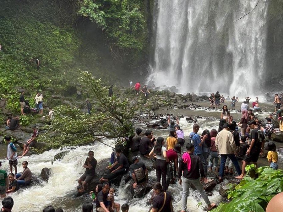Suasana kunjungan wisatawan ke Jantur Inar. (Foto: Adi/Korankaltim.com)