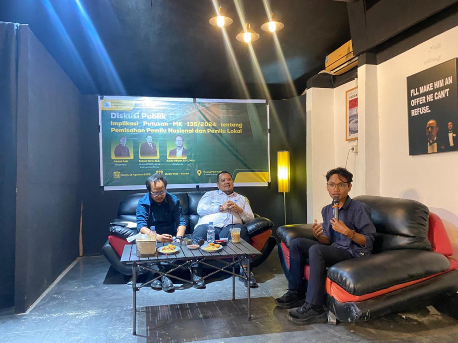 Suasana Diskusi Publik di Cafe Ruang Pikir (Rafik/Korankaltim.com).