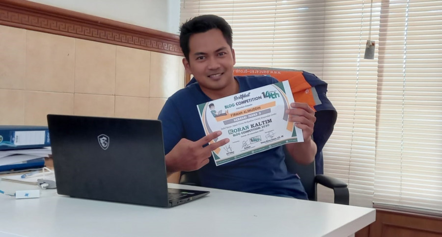 Wajah bahagia Firman Alimuddin peserta Kompetisi Blog HUT ke 14 Koran Kaltim asal Tarakan yang berhasil merain Juara II (Foto: Istimewa/korankaltim.com)