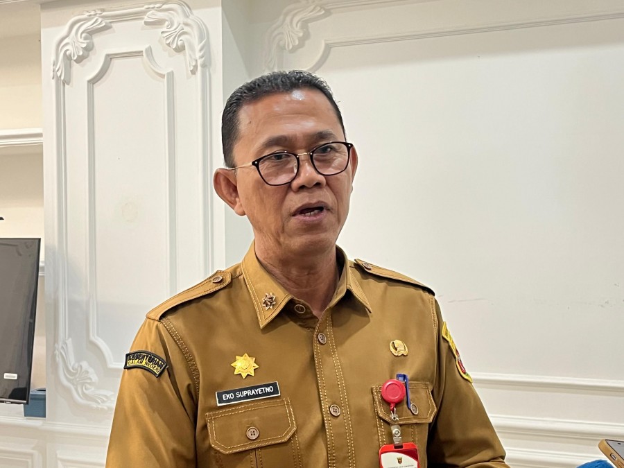 Kepala Disdukcapil Samarinda, Eko Suprayetno memberikan keterangan terkait langkah antisipasi manipulasi data kependudukan menjelang SPMB 2026. (Ayu/KoranKaltim.com)