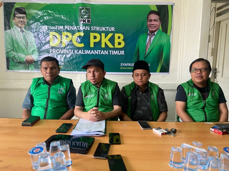 Tim Penataan Struktur DPC PKB Kaltim, saat memaparkan tahapan lanjutan dari seleksi ketua cabang se-Kaltim.(Ainur/Korankaltim.com)
