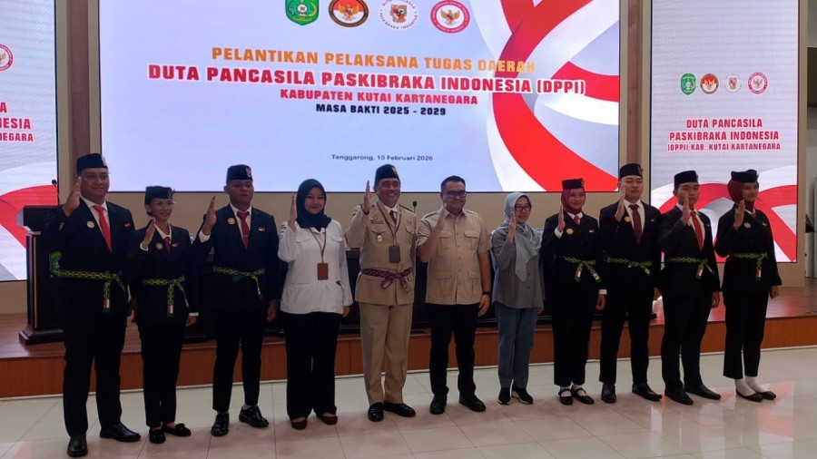Prosesi Bupati mengukuhkan FKDM Kukar dan Angkat Duta Pancasila DPPI (ist)