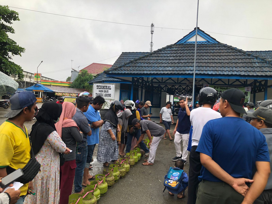 Operasi Pasar Tabung Gas Elpiji Tiga Kilogram di Tenggarong Diserbu Masyarakat