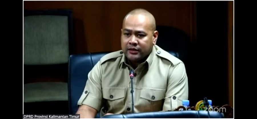 Wakil Ketua Fraksi Gerindra, Akhmed Reza Fachlevi, saat menyampaikan keberatan atas sindiran yang dilemparkan melalui group WhatsApp dalam rapat konsultasi.(Istimewa)