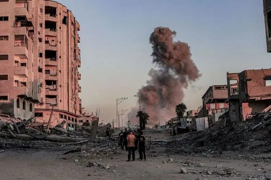 Militer Israel kembali melancarkan serangan udara di Jalur Gaza pada Kamis (9/10/2025). (Foto: Middle East Images/Abood Abusalama)
