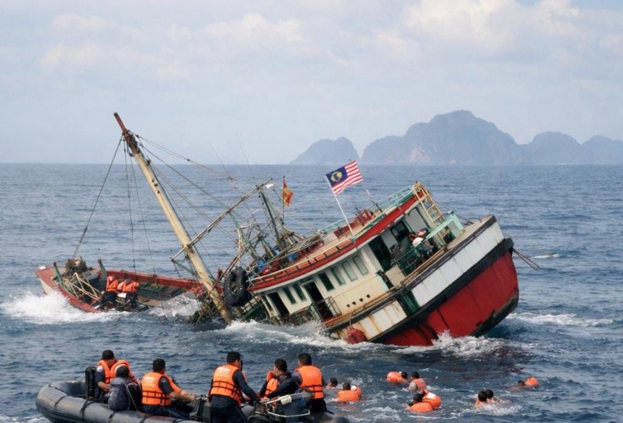 Tangkap Ikan Ilegal, Kapal Malaysia Ditembaki hingga Tenggelam di Thailand