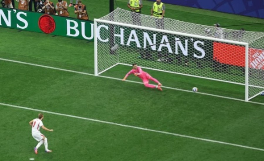 Eksekusi penalti penyerang Inggris Harry Kane menaklukkan kiper Kroasia, membuka kran gol kemenangan Tiga Singa. (Foto: Gettyimages)