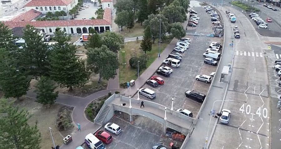 Aksi Penembakan dari Atas Jembatan di Sidney Australia, Ayah dan Anak Tewaskan 16 Orang Saat Acara Kaum Yahudi