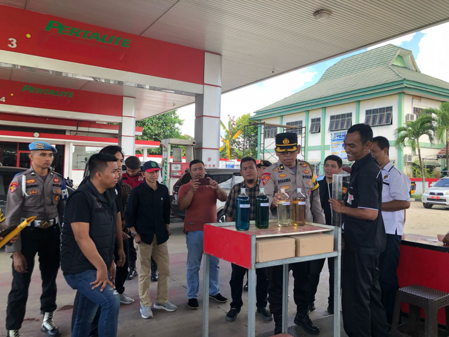 Polres Kukar saat melakukan sidak di SPBU Timbau. (Foto: Erlita/Korankaltim.com)