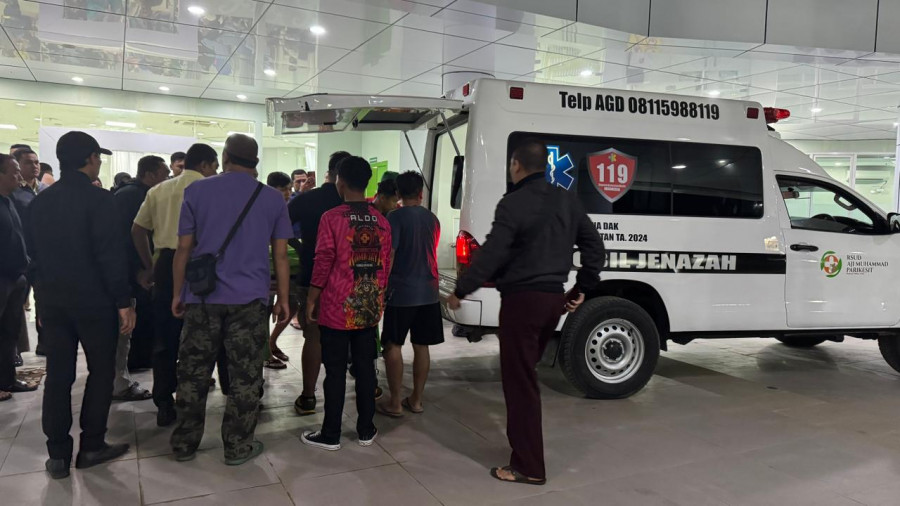 Jenazah almarhum Ketua DPRD Kukar Junaidi akan dibawa ke rumah duka di Kelurahan Maluhu. (Foto: Lodya/Pusaranmedia.com)