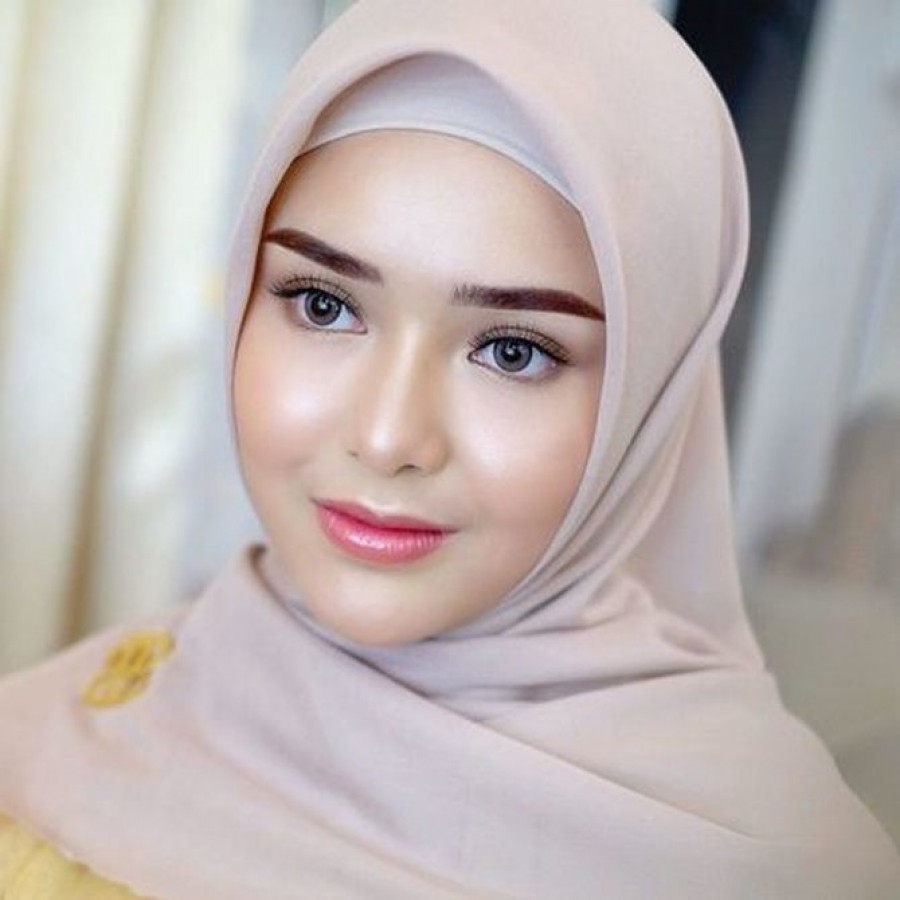 Amanda Manopo Tampil Cantik dengan Hijab, Login?
