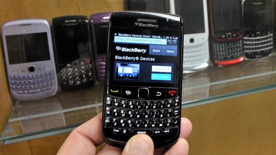 BlackBerry dengan tata letak keyboard QWERTY fisik yang sempat jadi favorit di kalangan eksekutif dan profesional selama satu dekade. (reuters)