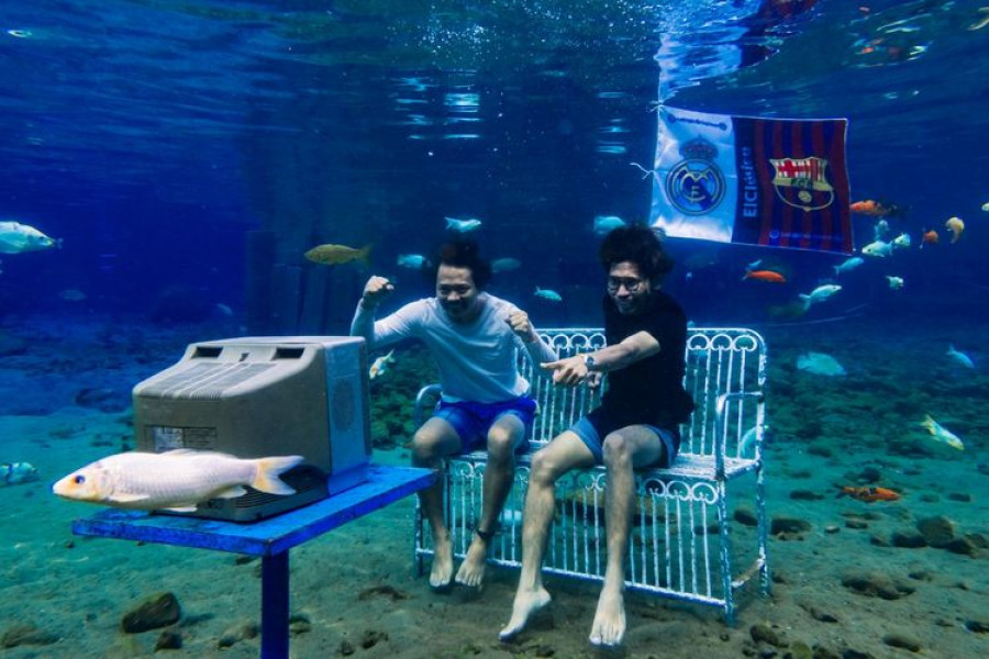 Serunya Aktivitas Foto Bawah Air di Umbul Ponggok Klaten