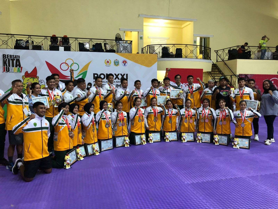 Tim kabaddi Kaltim saat foto bersama usai dikalungkan medali. (Foto: Humas KONI Kaltim)