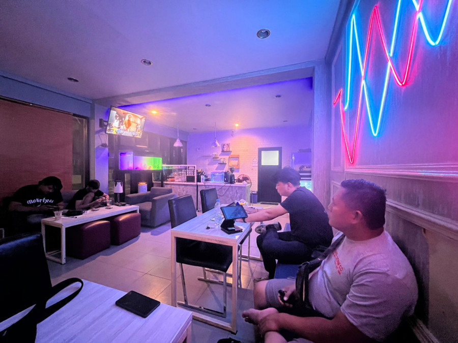 Suasana Baru, Royal Cafe Usung Konsep Kafe dan Bar
