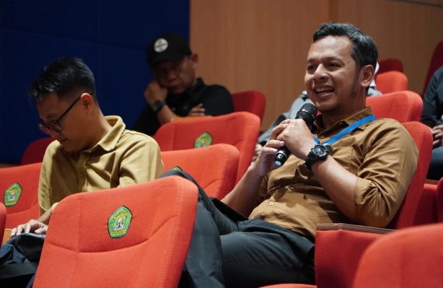 Mendekatkan Meja Kelas dengan Meja Hijau