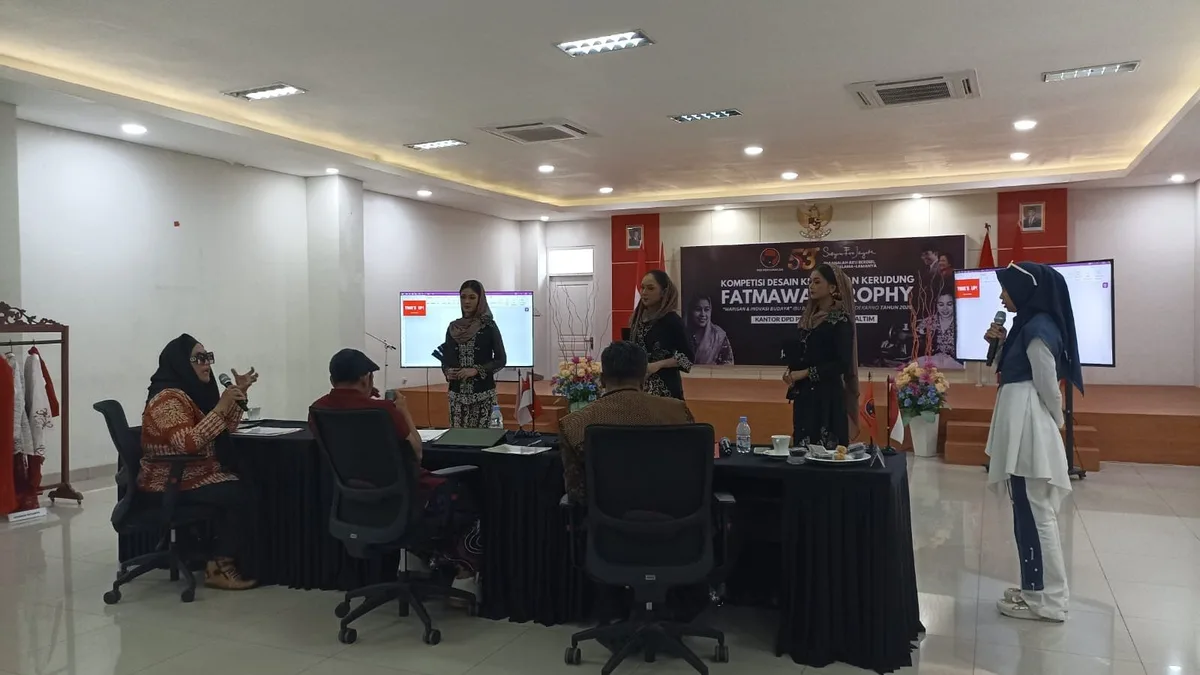 Suasana seleksi Kompetisi Desain Kebaya dan Kerudung Fatmawati Trophy di tingkat provinsi Kaltim yang berlangsung di Kantor DPD PDIP Kaltim (Surya/Korankaltim.com)