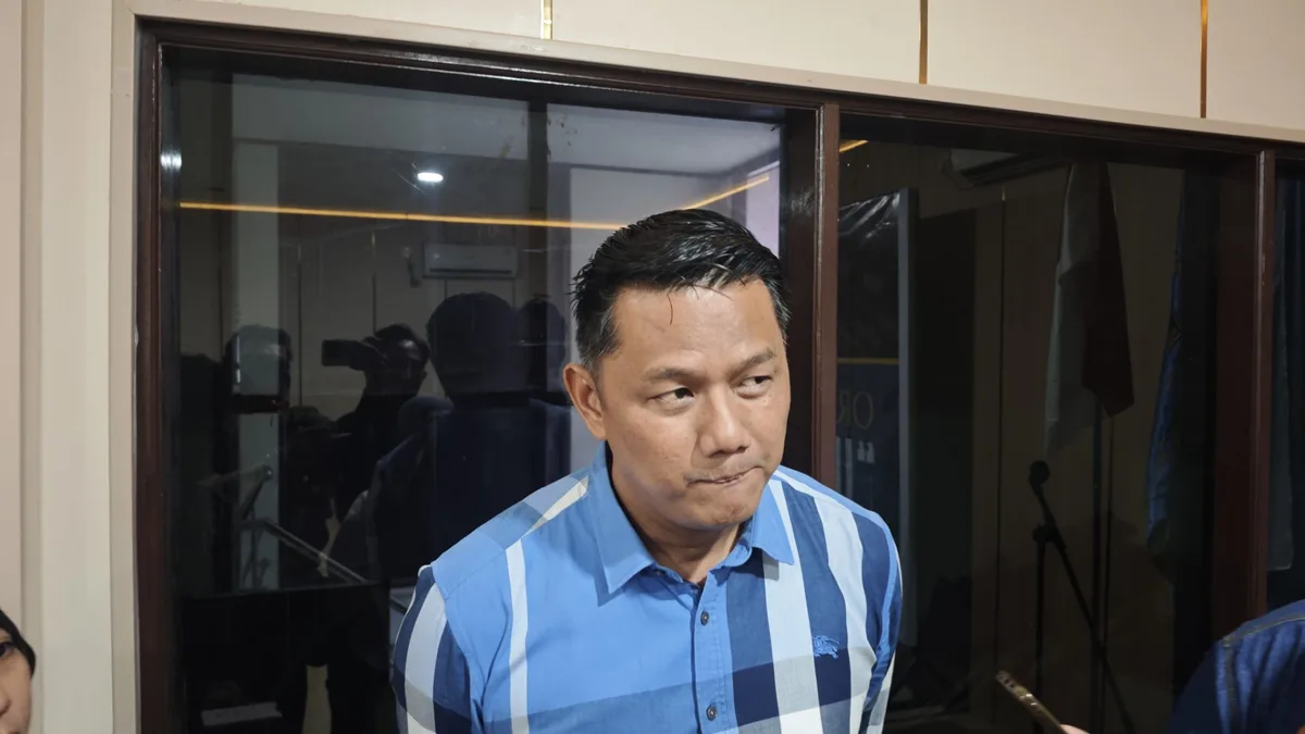 Sekretaris Komisi III DPRD Samarinda Arie Wibowo saat diwawancarai awak media di PWI Kaltim (Adnan Abdul/Korankaltim.com)