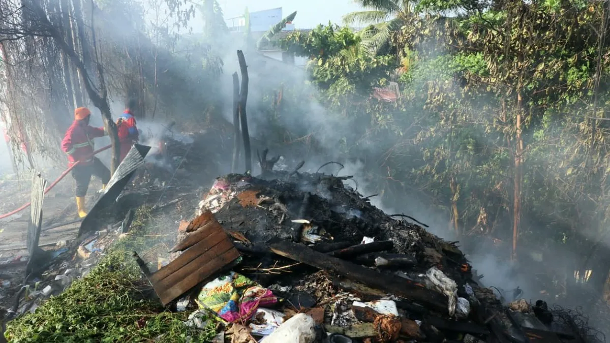 Lahan Kosong di Sumber Rejo Balikpapan Terbakar, Tumpukan Sampah Hambat Pemadaman