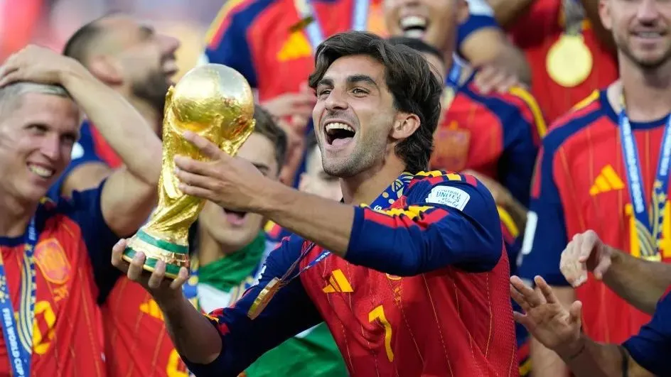 Spanyol Pensiunkan Lionel Messi Tanpa Trofi