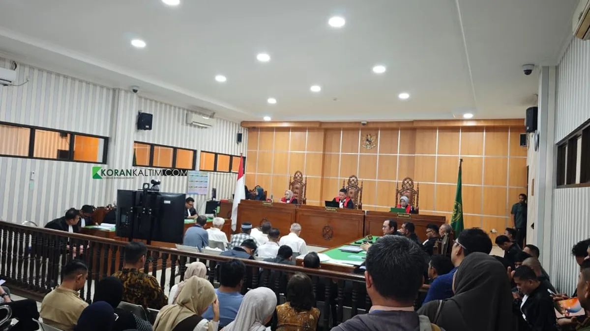 Suasana ruang persidangan dalam Sidang perdana kasus dugaan korupsi Tambang JMB yang digelar di Pengadilan Negeri Samarinda. (Foto: Adnan Abdul/Korankaltim.com)
