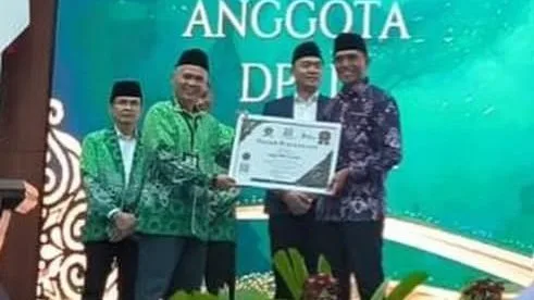 Alimuddin Rimba saat menerima penghargaan dalam ajang PGM Award 2026. (Foto: Istimewa)