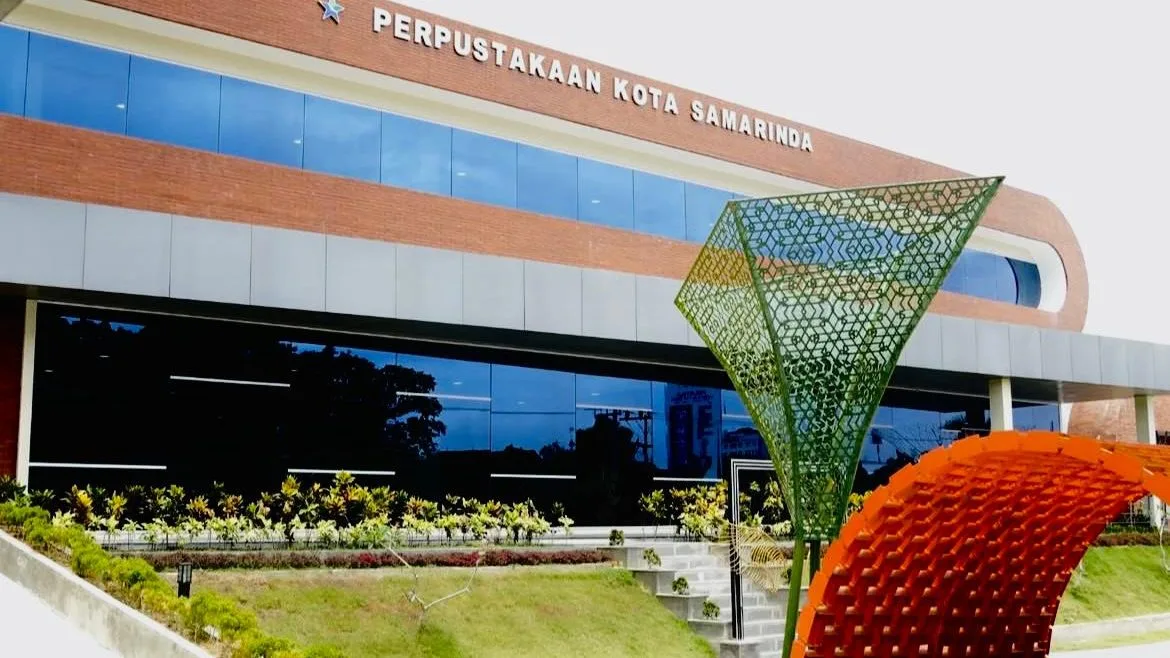 Dinas Perpustakaan dan Kearsipan (Dispursip) Kota Samarinda tetap fokus meningkatkan literasi masyarakat lewat pengadaan buku digital. (Ayu/KoranKaltim.com)