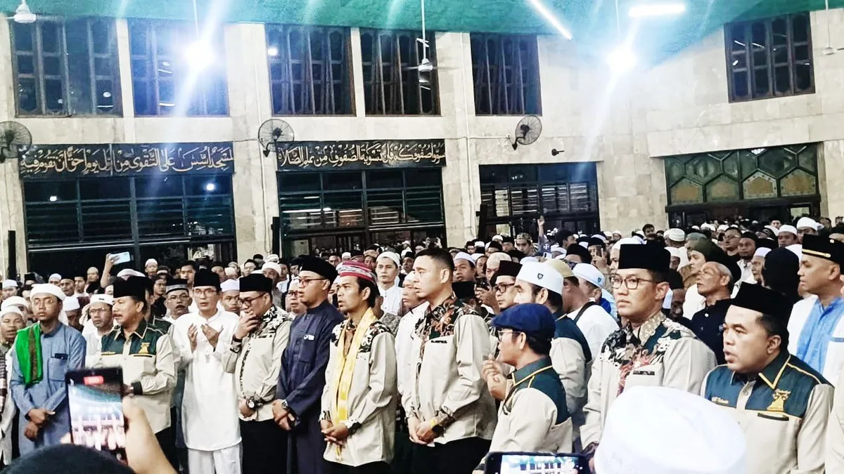 Kebersamaan dalam Tablig Akbar di Masjid Agung SAMS dihadiri UAS. (Foto: Heri/Korankaltim.com)