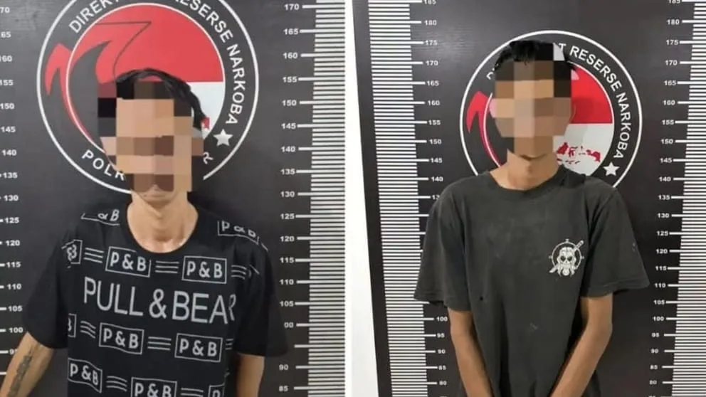 Kedua pelaku yang telah diamankan pihak kepolisian. (Foto: Dok.Polres Kukar)