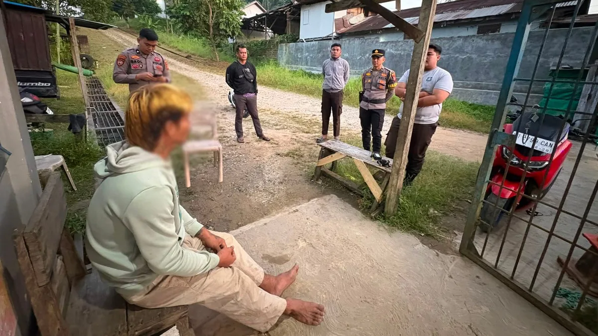 Buruh yang mengaku di ancam oleh warga diamankan pihak kepolisian setelah laporan tidak sesuai fakta di lapangan. (Foto: Dok.Humas polresta Samarinda)