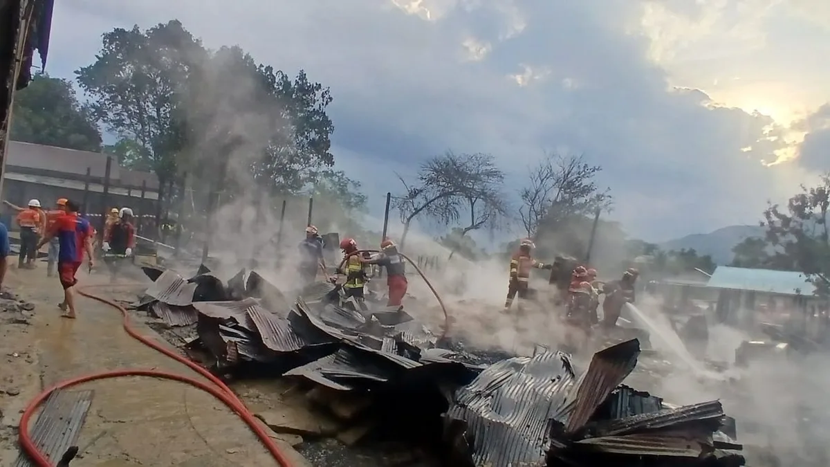 Dua Rumah dan Belasan Kos Terbakar di Batu Sopang, Kerugian Ditaksir Capai Rp2 Miliar