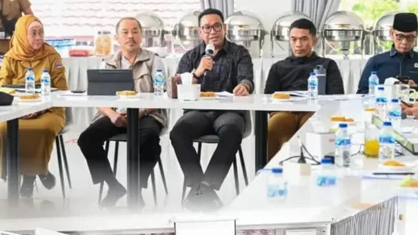 Wakil Ketua Komisi IV DPRD Kaltara, Syamsuddin Arfah, saat memimpin rapat koordinasi tentang keberlanjutan program JKN. (Foto: Istimewa)
