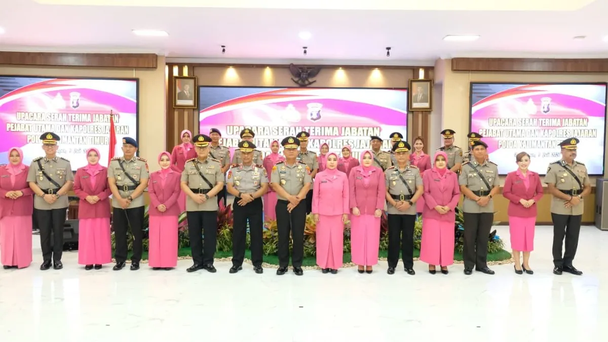 Jajaran kepolisian dari Polda Kaltim berfoto bersama seusai pelantikan di gedung Mahakam Polda Kaltim. (Dok Humas Polda Kaltim)