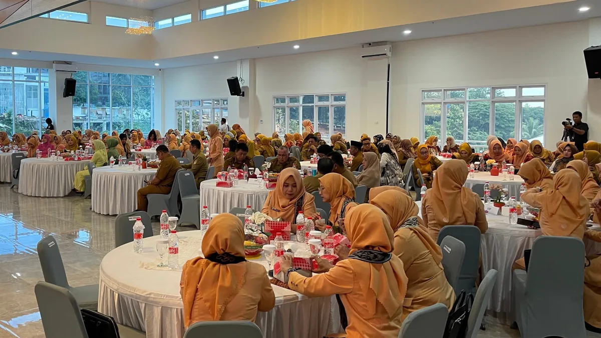 Sejumlah aparatur sipil negara (ASN) di lingkungan Pemerintah Kota (Pemkot) Samarinda ketika mengikuti kegiatan pemerintahan. (Ayu/KoranKaltim.com)