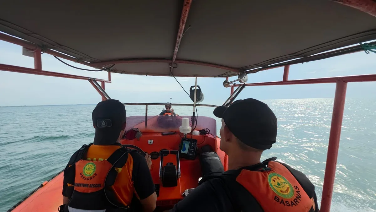 Pencarian nelayan tenggelam di Perairan Muara Berau, Kecamatan Muara Badak. (Foto: Dok. Pos Sar Sangatta)
