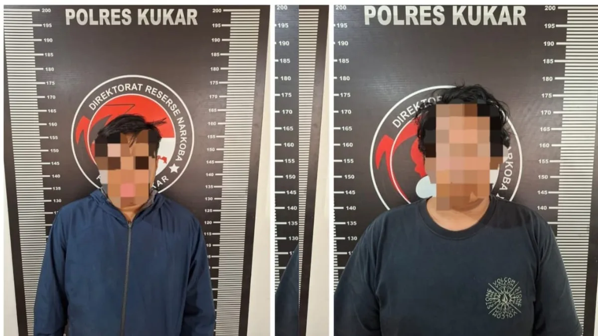 Kedua pelaku yang telah diamankan Polres Kukar. (Foto: Dok.Polres Kukar)