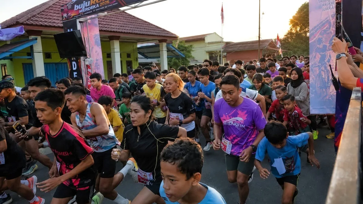 Warga mengikuti BujuRun Merdeka 5K di Kecamatan Melak. (Foto: Adi/Korankaltim.com)