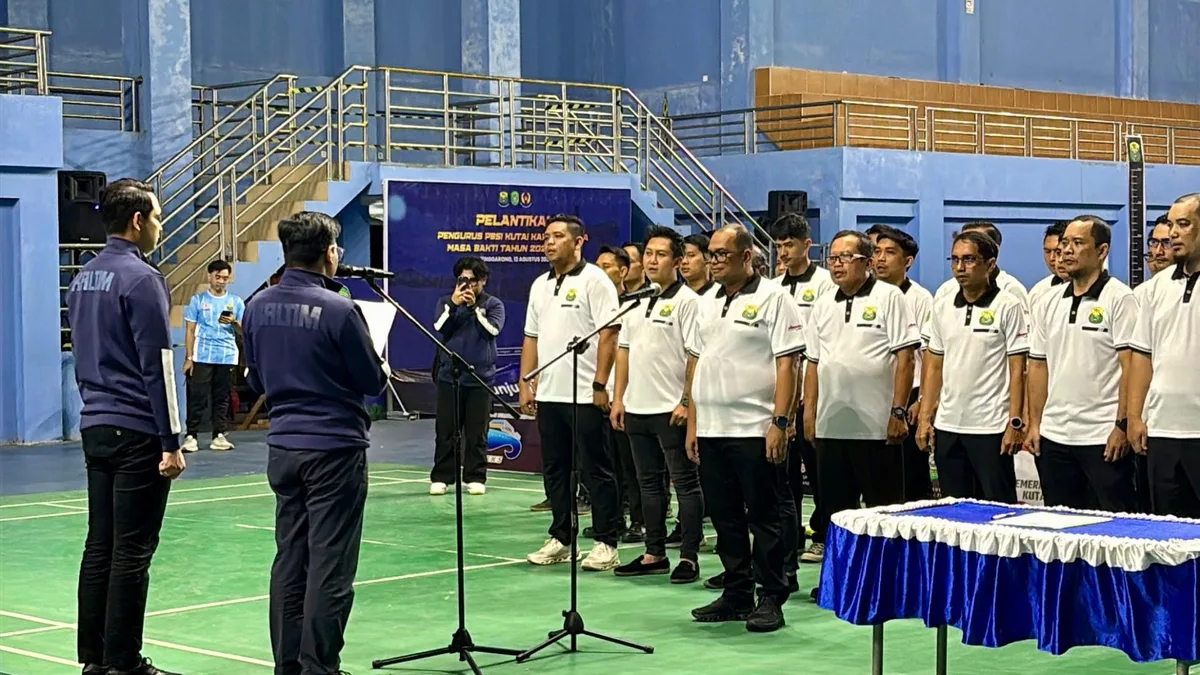 Pelantikan pengurus PBSI Kabupaten Kutai Kartanegara (Kukar) yang dirangkai dengan Kejurkab 2026 (heri/korankaltim.com)
