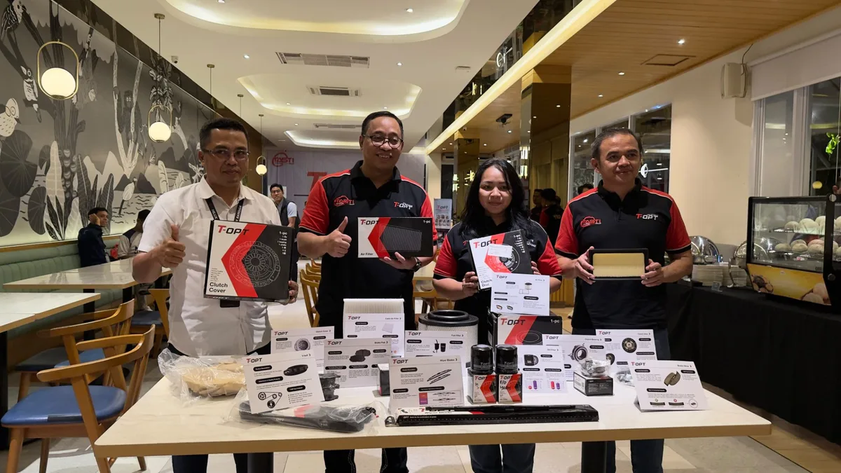 Tim T-OPT saat melakukan launching di salah satu kafe di Samarinda (Adnan Abdul/KoranKaltim.com)