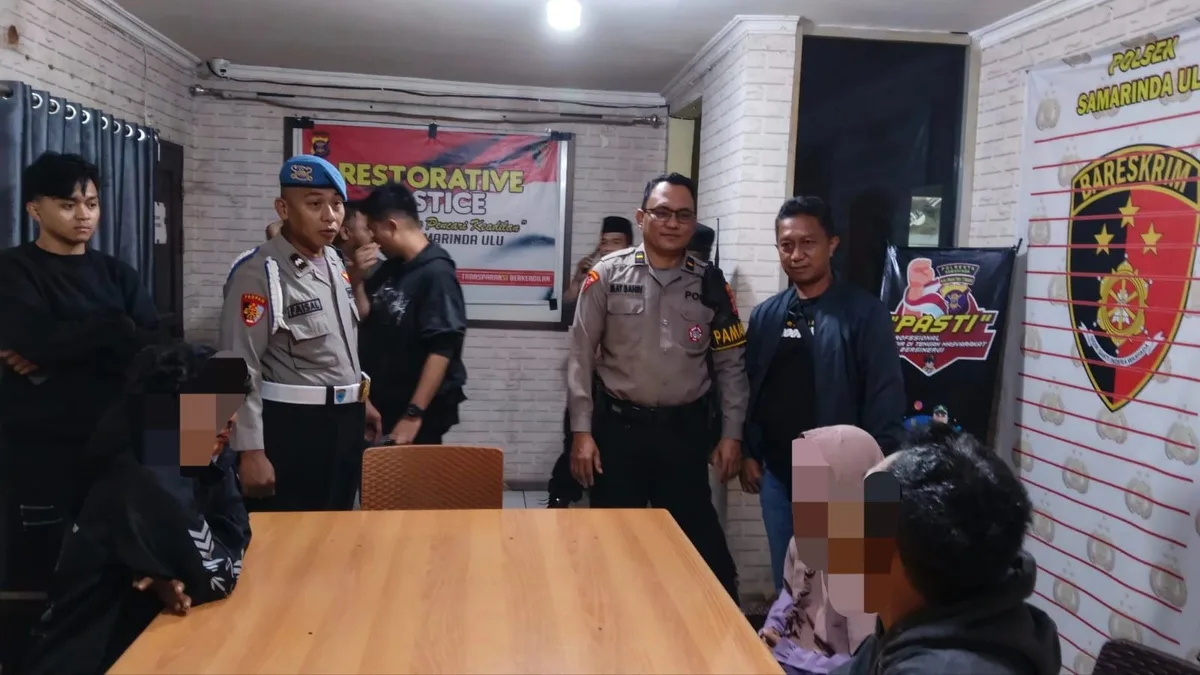 Pihak Kepolisian saat melakukan pengamanan terhadap terduga pelaku ke Polsek Samarinda Ulu. (Dok Humas Polresta Samarinda)