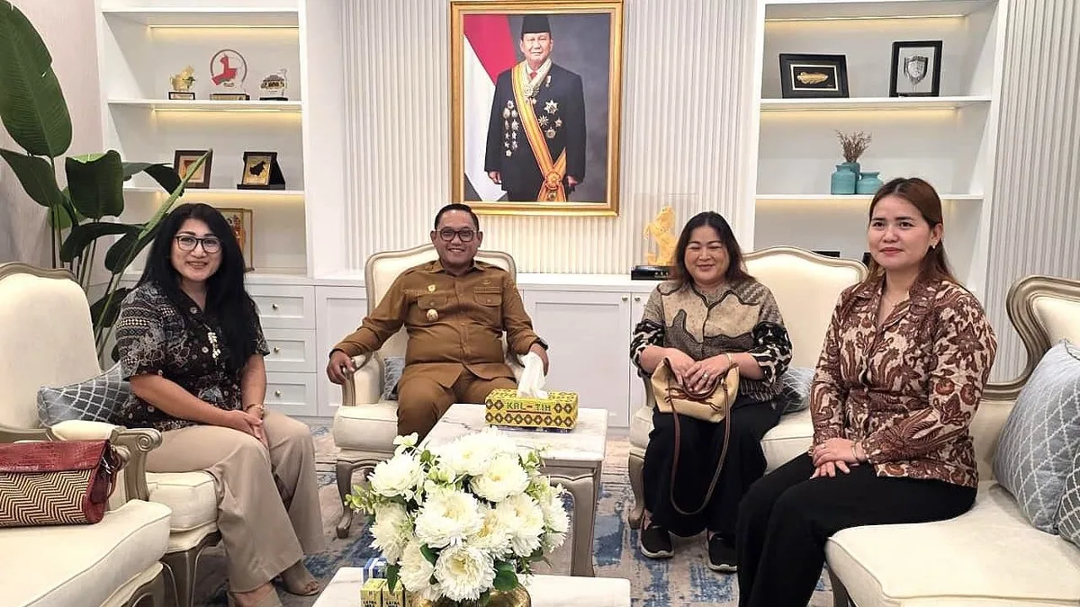 Ketua DPRD Mahakam Ulu Devung Paran bersama perwakilan anggota DPRD Mahulu Dapil III saat bertemu Wakil Gubernur Kaltim Seno Aji (Hand over off fotografer Ketua DPRD Mahulu