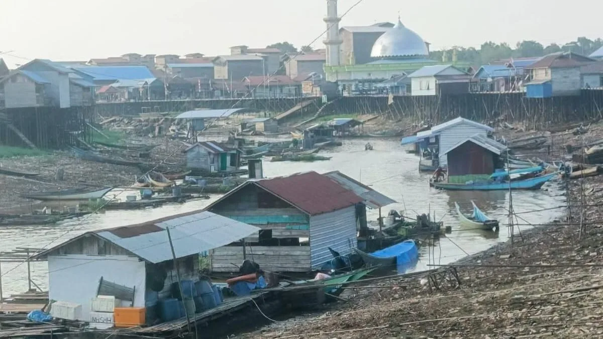 Kemarau ekstrem sebabkan air sungai Desa Muara Aloh, Kecamatan Muara Muntai mengering. (Foto: Dok.Pemdes Muara Aloh)