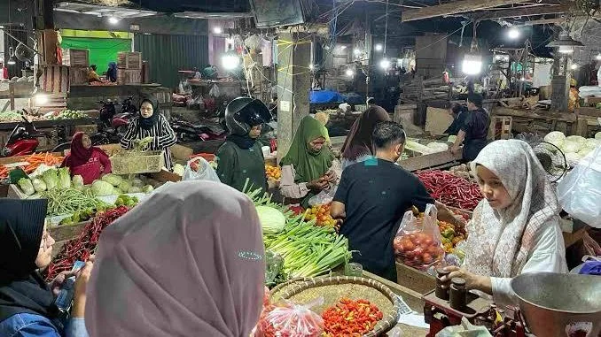 Aktivitas perdagangan di Pasar Segiri (Rafik/Korankaltim.com).