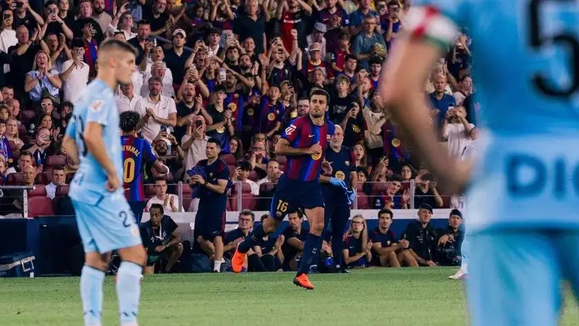 Rodrigo Hernandez alias Rodri, disambut meriah fans Barcelona saat masuk dibabak kedua. (barcaweb)