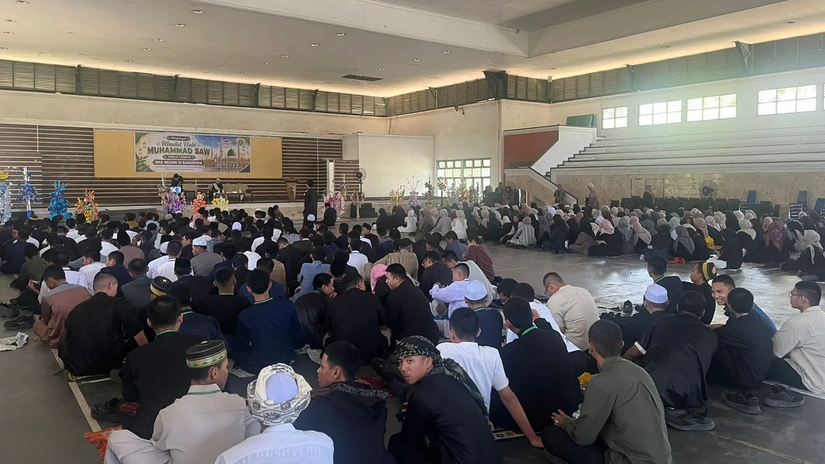 Suasana kegiatan Maulid Nabi di SMAN 10 Samarinda. (Foto: Rafik/Korankaltim.com)