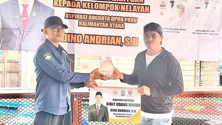 Momen serah terima bantuan kelompok nelayan yang diperjuangkan Anggota DPRD Kaltara, Dino Andrian. (Foto: Istimewa)